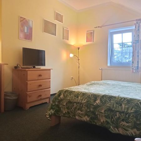 Hotel U Zeleneho Stromu - Zum Gruenen Baum Hřensko エクステリア 写真