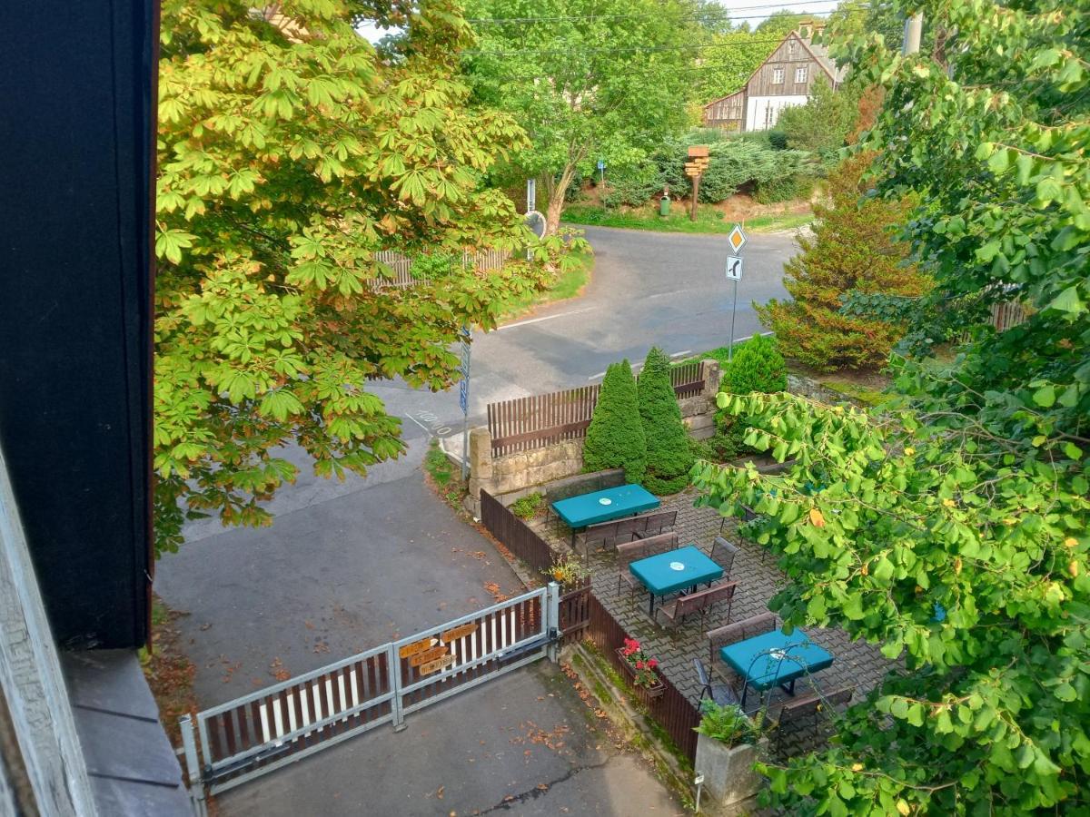 Hotel U Zeleneho Stromu - Zum Gruenen Baum Hřensko エクステリア 写真