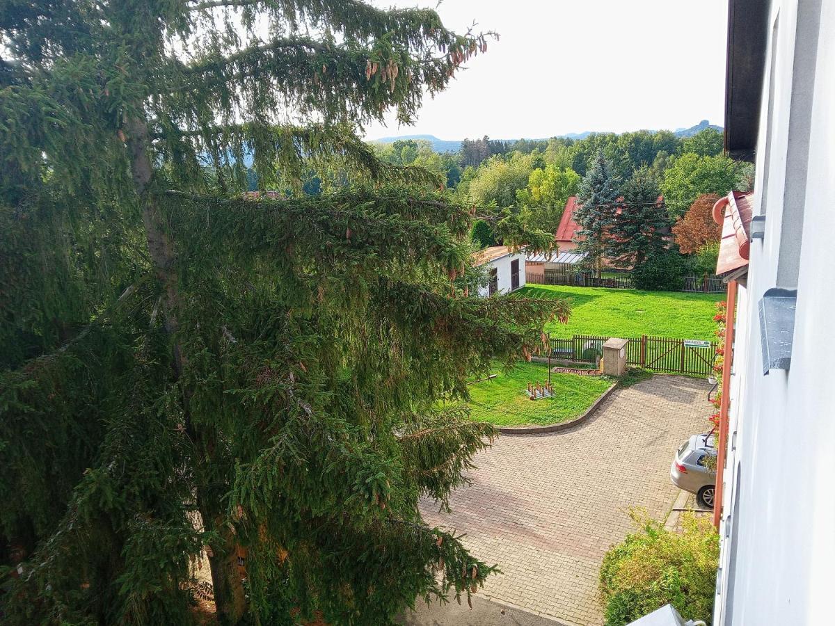 Hotel U Zeleneho Stromu - Zum Gruenen Baum Hřensko エクステリア 写真