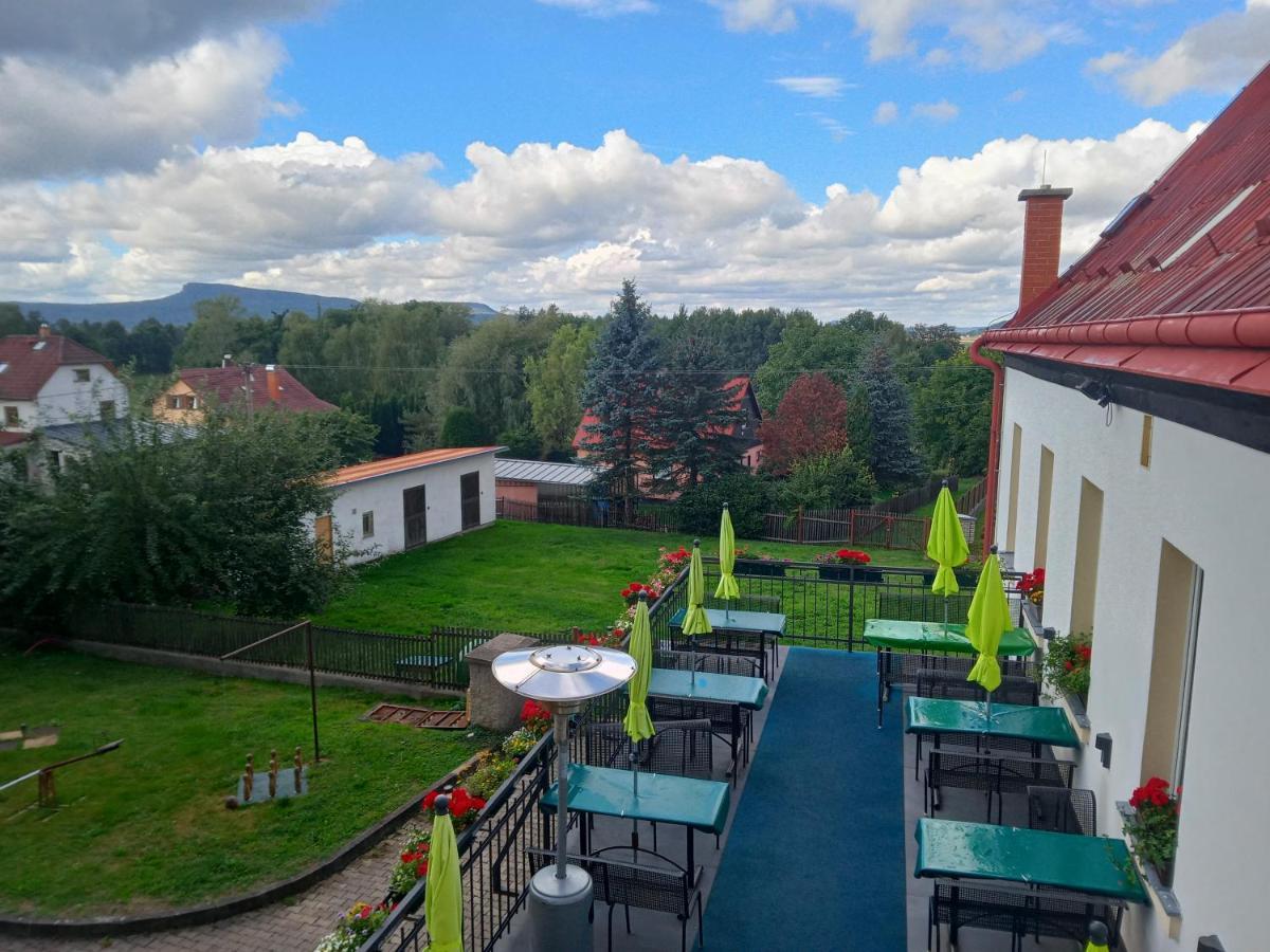 Hotel U Zeleneho Stromu - Zum Gruenen Baum Hřensko エクステリア 写真