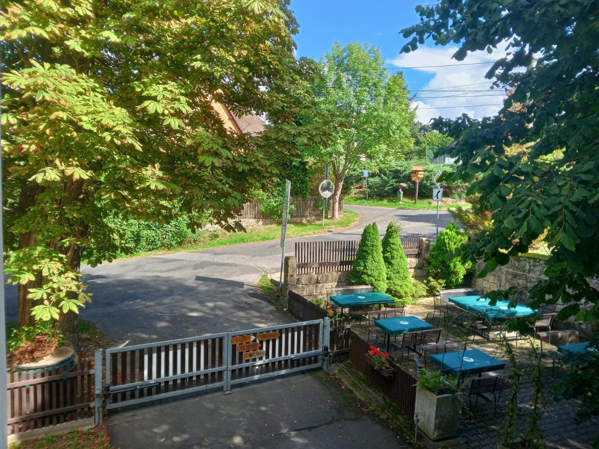 Hotel U Zeleneho Stromu - Zum Gruenen Baum Hřensko エクステリア 写真