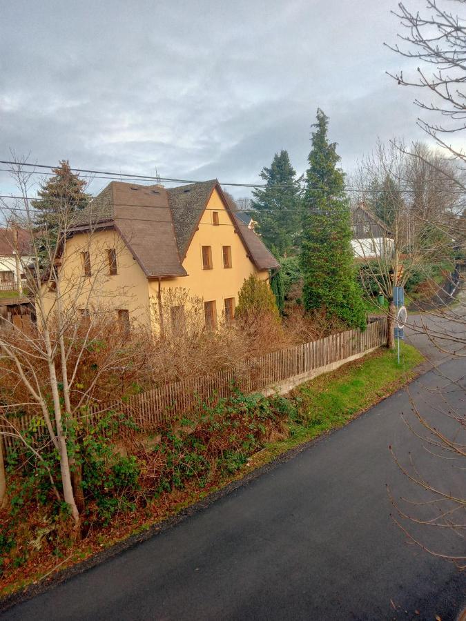Hotel U Zeleneho Stromu - Zum Gruenen Baum Hřensko エクステリア 写真