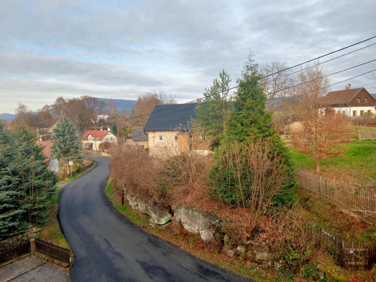 Hotel U Zeleneho Stromu - Zum Gruenen Baum Hřensko エクステリア 写真