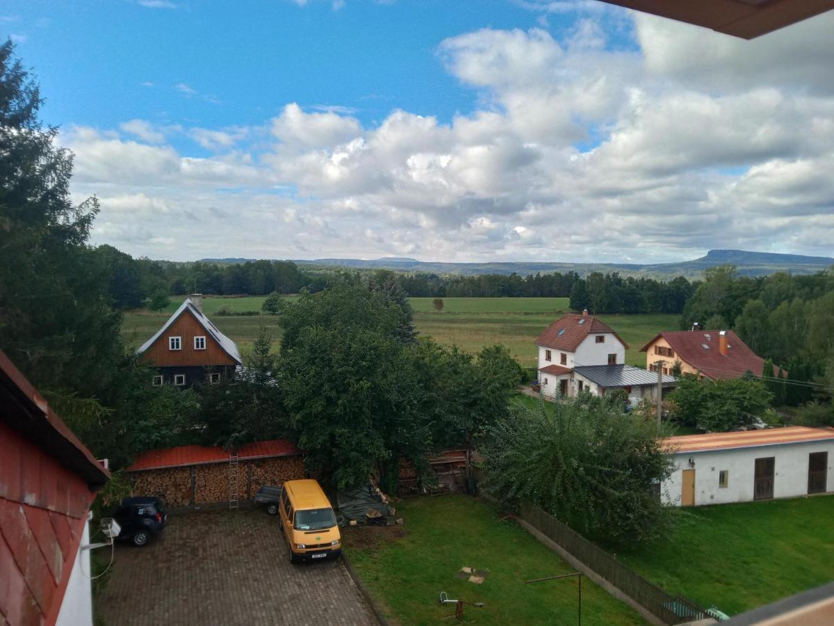 Hotel U Zeleneho Stromu - Zum Gruenen Baum Hřensko エクステリア 写真