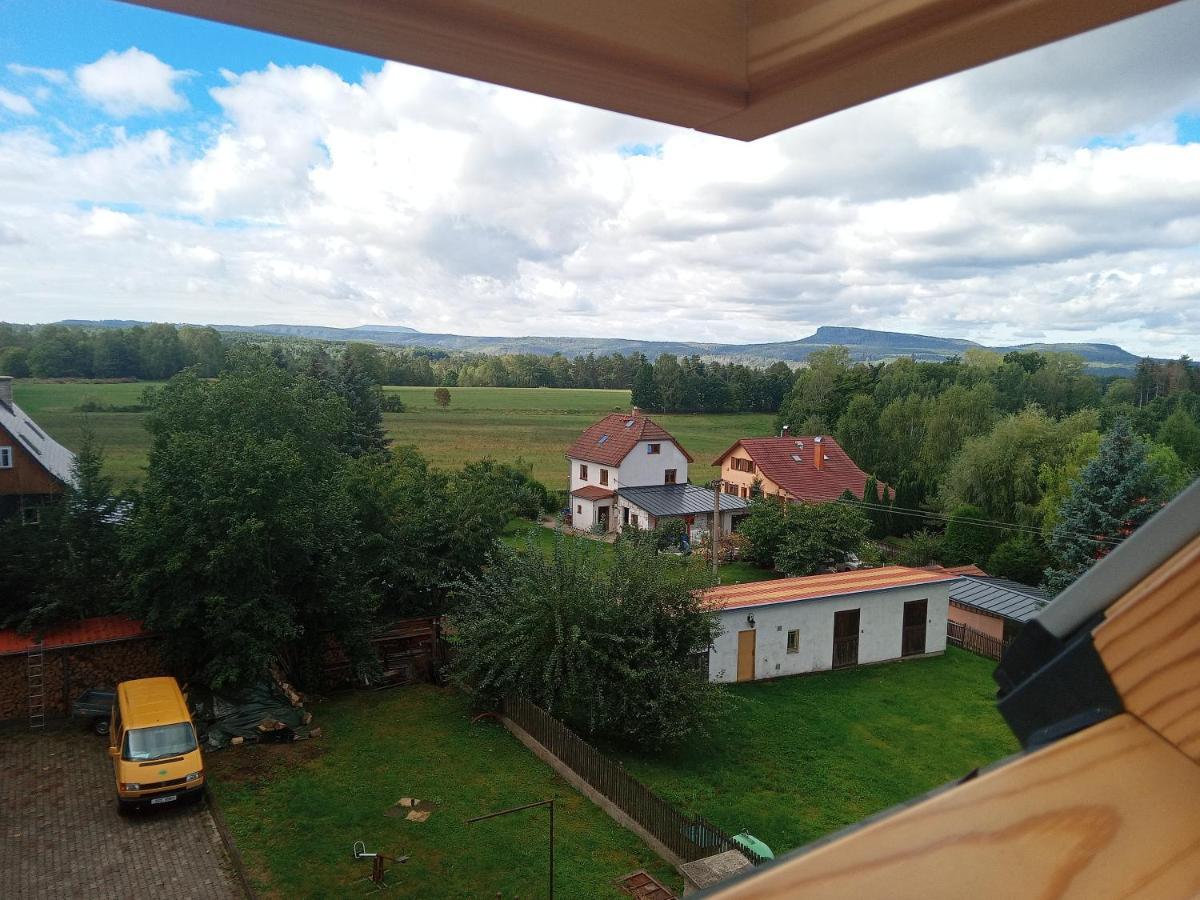Hotel U Zeleneho Stromu - Zum Gruenen Baum Hřensko エクステリア 写真
