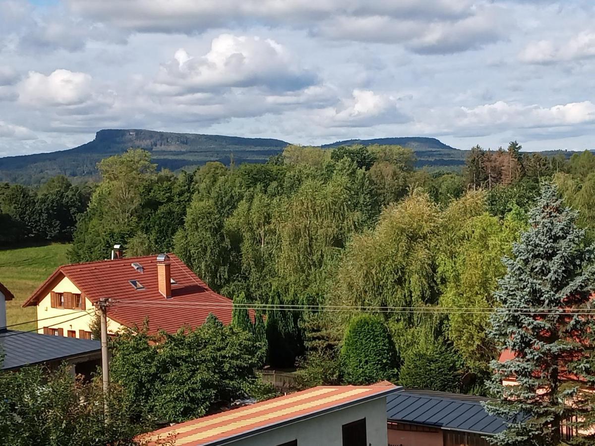Hotel U Zeleneho Stromu - Zum Gruenen Baum Hřensko エクステリア 写真