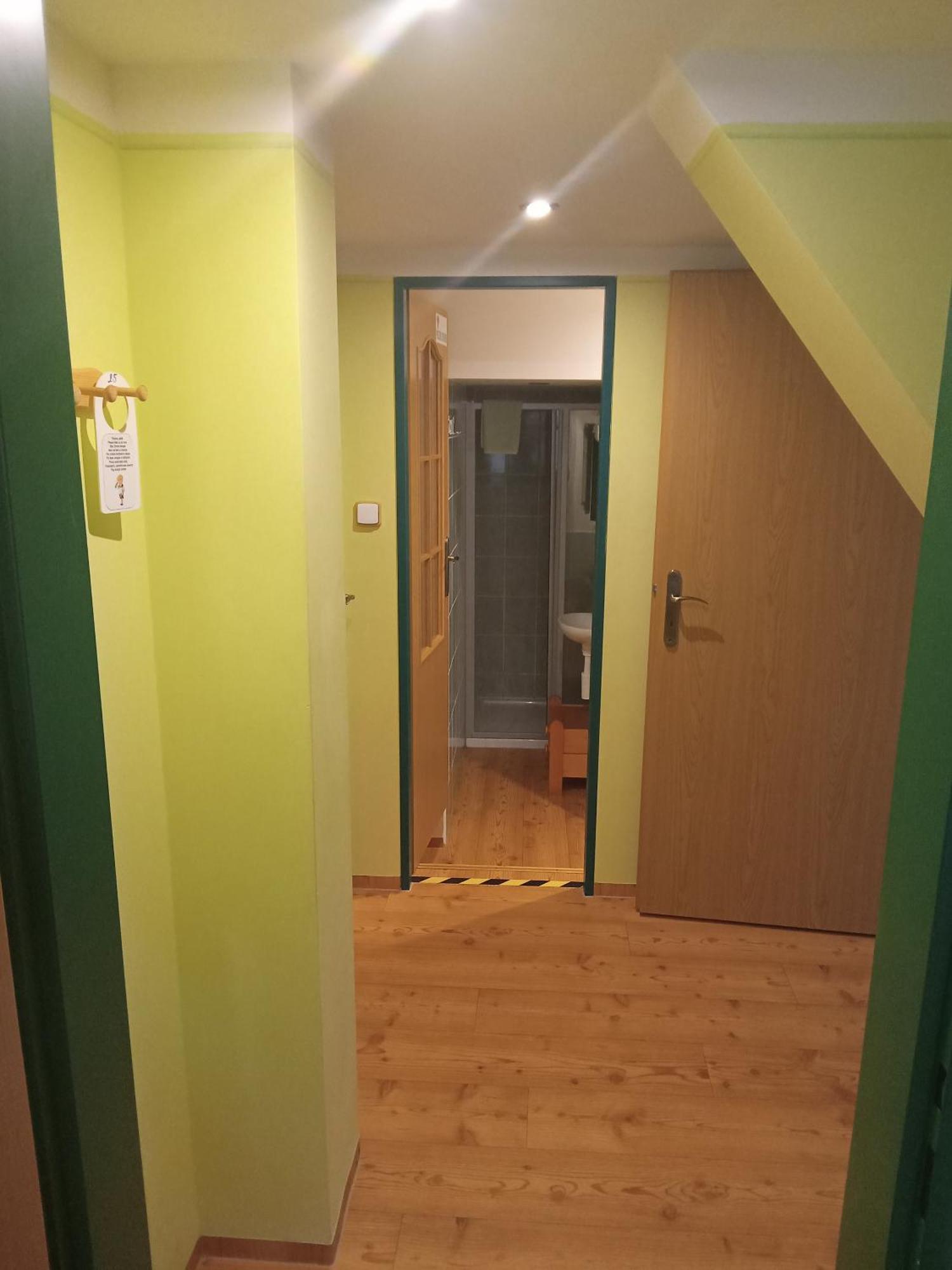 Hotel U Zeleneho Stromu - Zum Gruenen Baum Hřensko エクステリア 写真