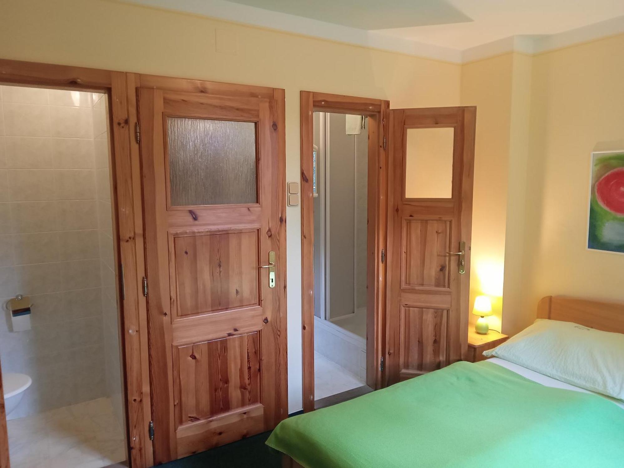 Hotel U Zeleneho Stromu - Zum Gruenen Baum Hřensko エクステリア 写真