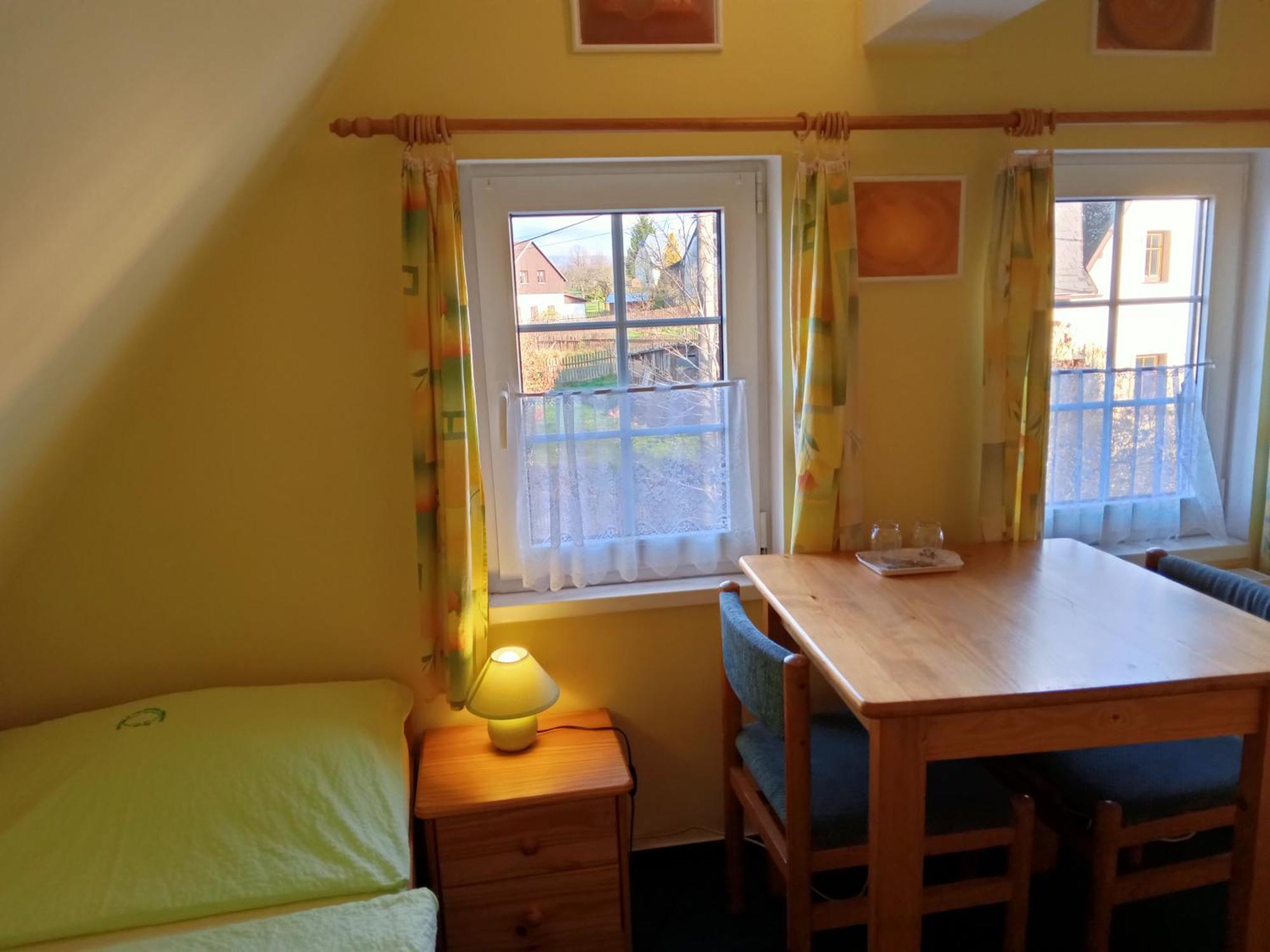 Hotel U Zeleneho Stromu - Zum Gruenen Baum Hřensko エクステリア 写真