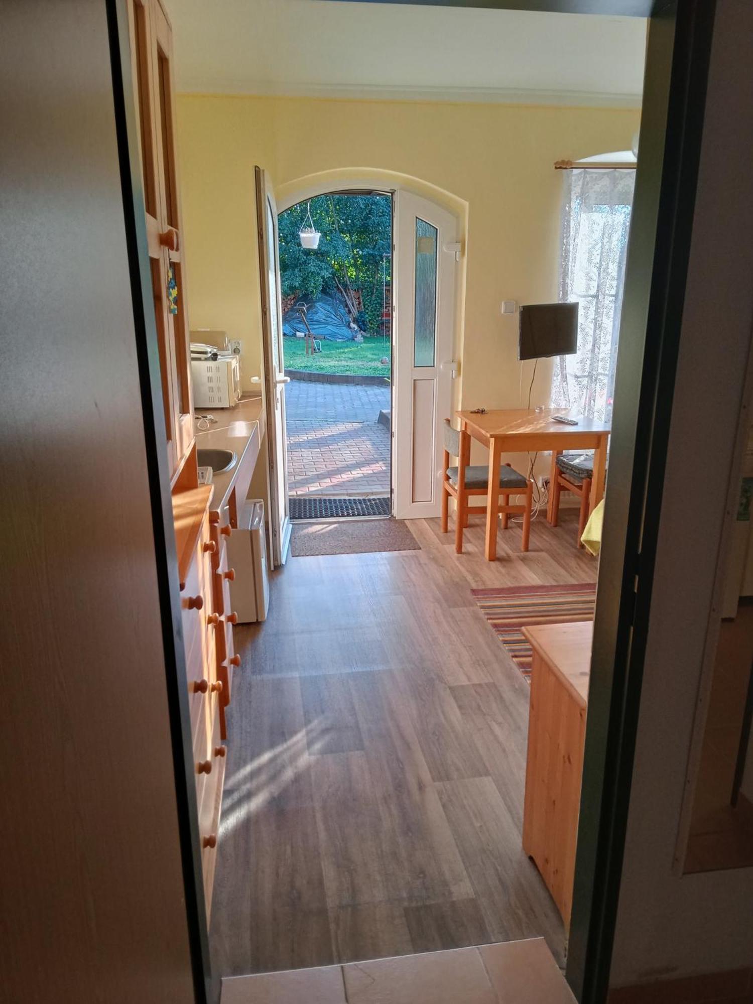 Hotel U Zeleneho Stromu - Zum Gruenen Baum Hřensko エクステリア 写真